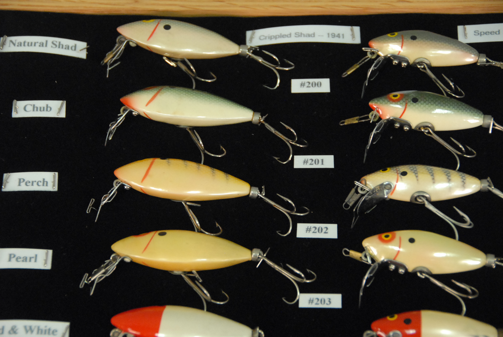 Lot 184: Two cases with twenty-nine True Temper Al Foss shad lures and  uncommon color combinations to include Chub, Perch, Pearl, red and whi -  Nadeau's Auction Gallery